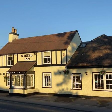 The New Wheel Inn Lymington Dış mekan fotoğraf