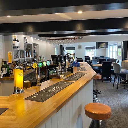 The New Wheel Inn Lymington Dış mekan fotoğraf