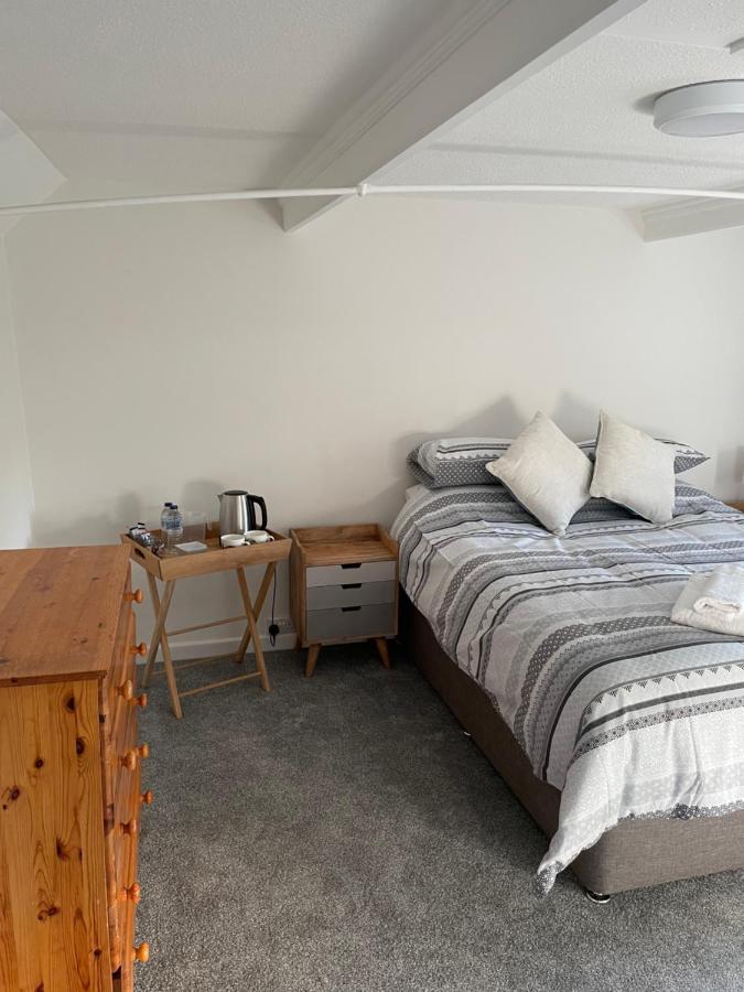 The New Wheel Inn Lymington Dış mekan fotoğraf