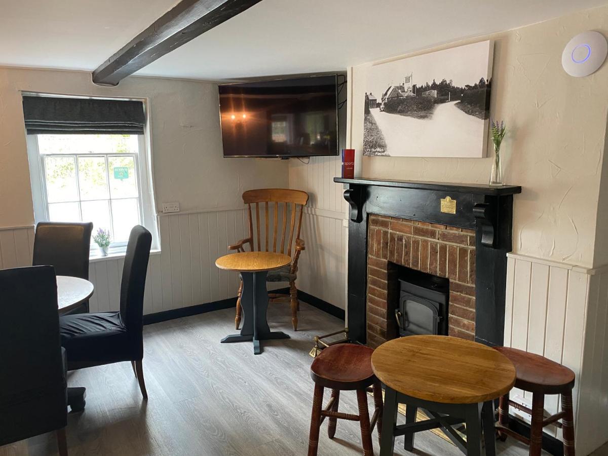 The New Wheel Inn Lymington Dış mekan fotoğraf
