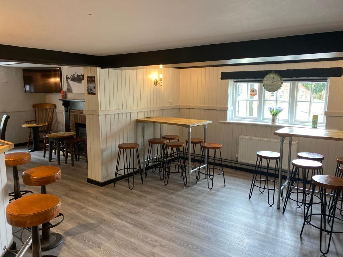 The New Wheel Inn Lymington Dış mekan fotoğraf